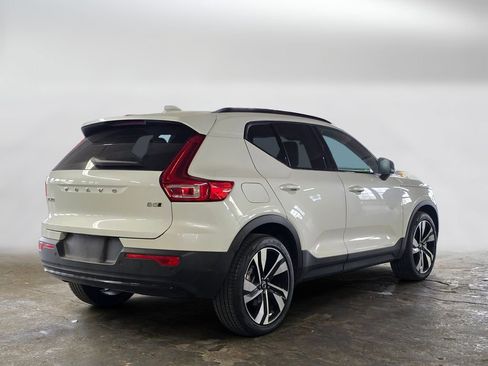 Certified 2024 Volvo XC40 B5 Plus w/ Protection Package Premier image 5