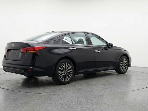 Used 2025 Nissan Altima 2.5 SV FWD image 9