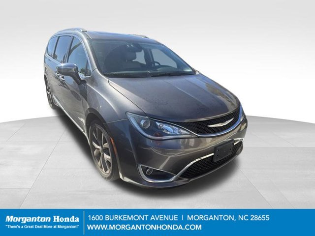 Used 2017 Chrysler Pacifica Limited FWD image 1