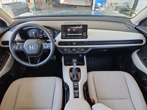 Used 2025 Honda HR-V LX image 9
