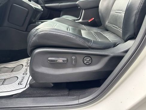 Used 2017 Honda CR-V EX-L image 10