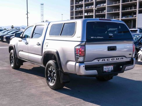 Certified 2022 Toyota Tacoma TRD Off-Road w/ TRD Premium Off Road Package AWD/4WD image 6