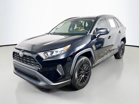 Used 2021 Toyota RAV4 LE image 10