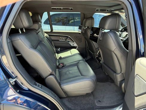 Used 2023 Land Rover Range Rover Long Wheelbase SE image 17