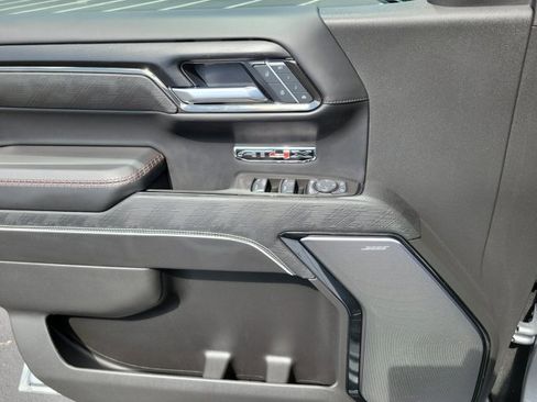 Used 2025 GMC Sierra 1500 AT4X image 28
