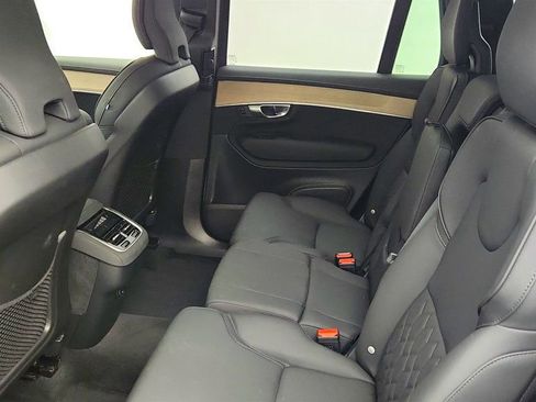Used 2025 Volvo XC90 B6 Plus image 22