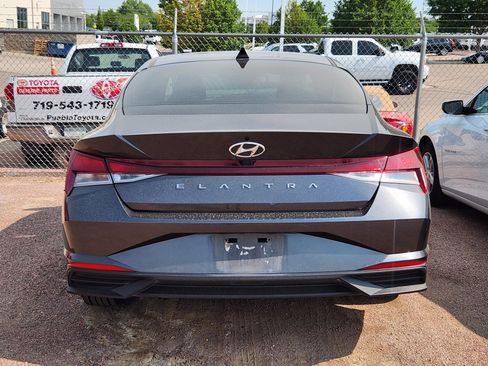 Used 2021 Hyundai Elantra SEL FWD image 3