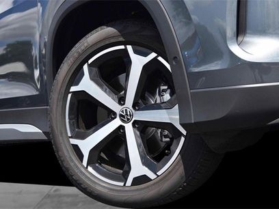 New 2025 Volkswagen Tiguan SE