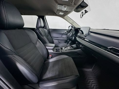 Used 2024 Mitsubishi Outlander SE AWD/4WD image 32