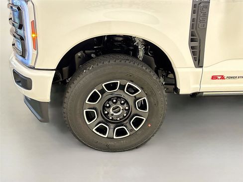 New 2025 Ford F250 Platinum image 30
