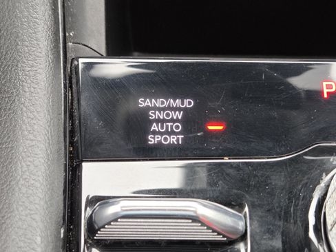 Used 2023 Jeep Grand Cherokee Limited AWD/4WD image 9