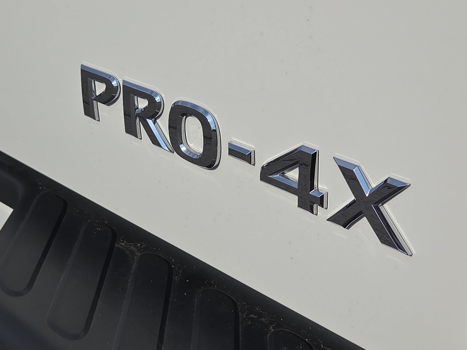 Used 2021 Nissan Frontier PRO-4X w/ Pro-4x Utility Package AWD/4WD image 8