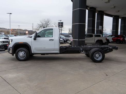 New 2026 GMC Sierra 3500 Pro image 4
