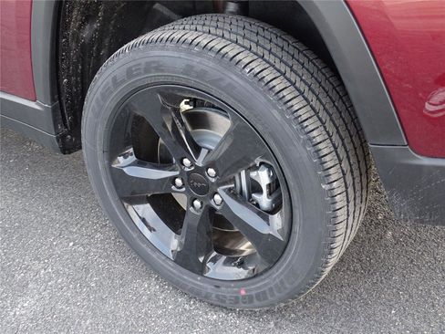 Used 2025 Jeep Grand Cherokee L Altitude image 21