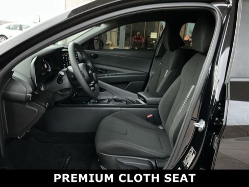 Used 2025 Hyundai Elantra Sport image 7