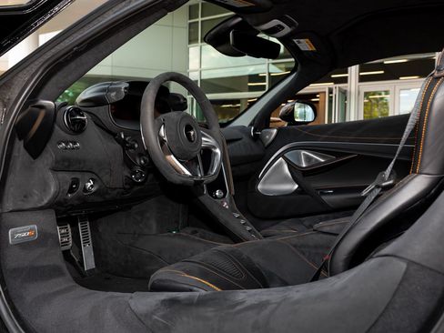 Used 2024 McLaren 750S RWD image 45