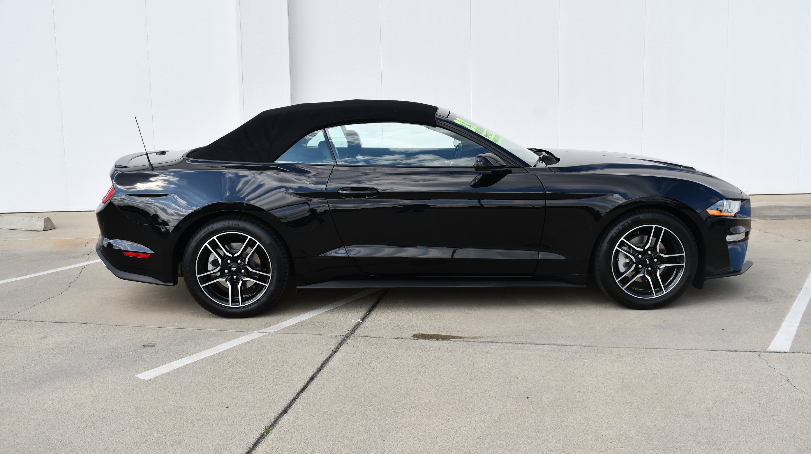 Used 2023 Ford Mustang Premium RWD image 5