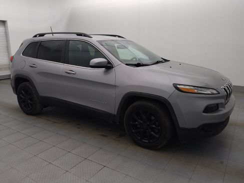 Used 2018 Jeep Cherokee Latitude Plus image 11