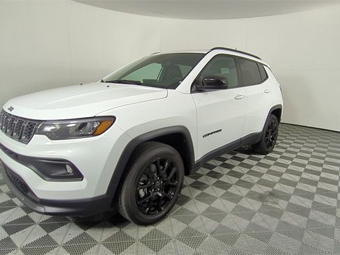 New 2026 Jeep Compass Latitude image 8