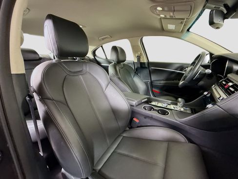 Used 2025 Genesis G70 2.5T image 29