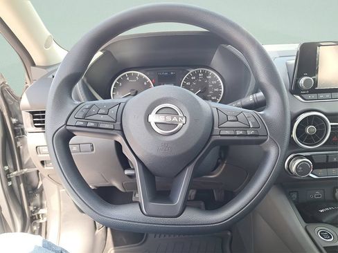 Certified 2025 Nissan Sentra S FWD image 39