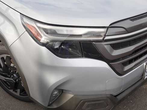 Used 2025 Subaru Forester Limited image 3