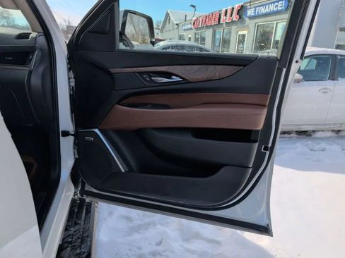 Used 2017 Cadillac Escalade ESV Premium Luxury image 12