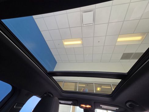 Used 2021 Chevrolet TrailBlazer RS w/ Sun and Liftgate Package image 28