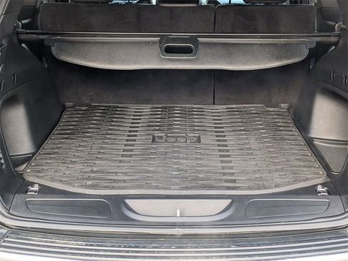 Used 2021 Jeep Grand Cherokee Limited w/ Trailer Tow Group IV image 28