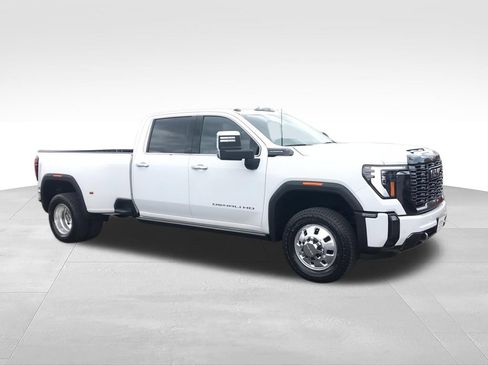Used 2024 GMC Sierra 3500 Denali Ultimate AWD/4WD image 2