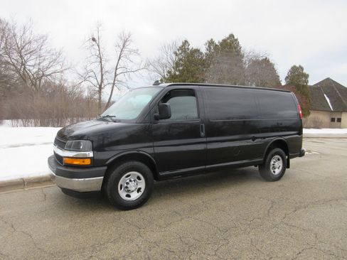 Used 2018 Chevrolet Express 2500 w/ Driver Convenience Package image 33