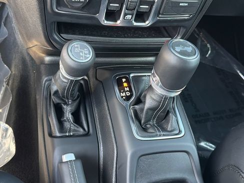 Used 2024 Jeep Wrangler High Altitude AWD/4WD image 33