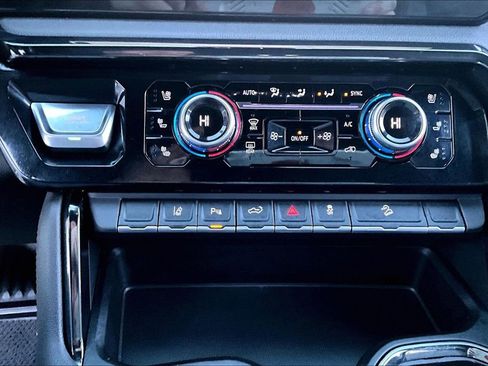 Used 2024 GMC Sierra 2500 AT4 w/ AT4 Preferred Package image 32