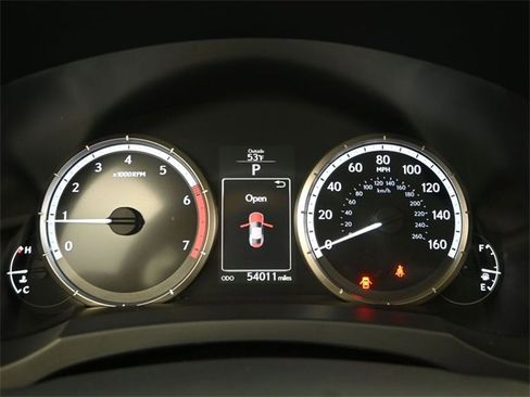 Used 2016 Lexus RC 200t image 9