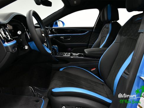 Used 2025 Bentley Flying Spur Plug-In Hybrid image 22