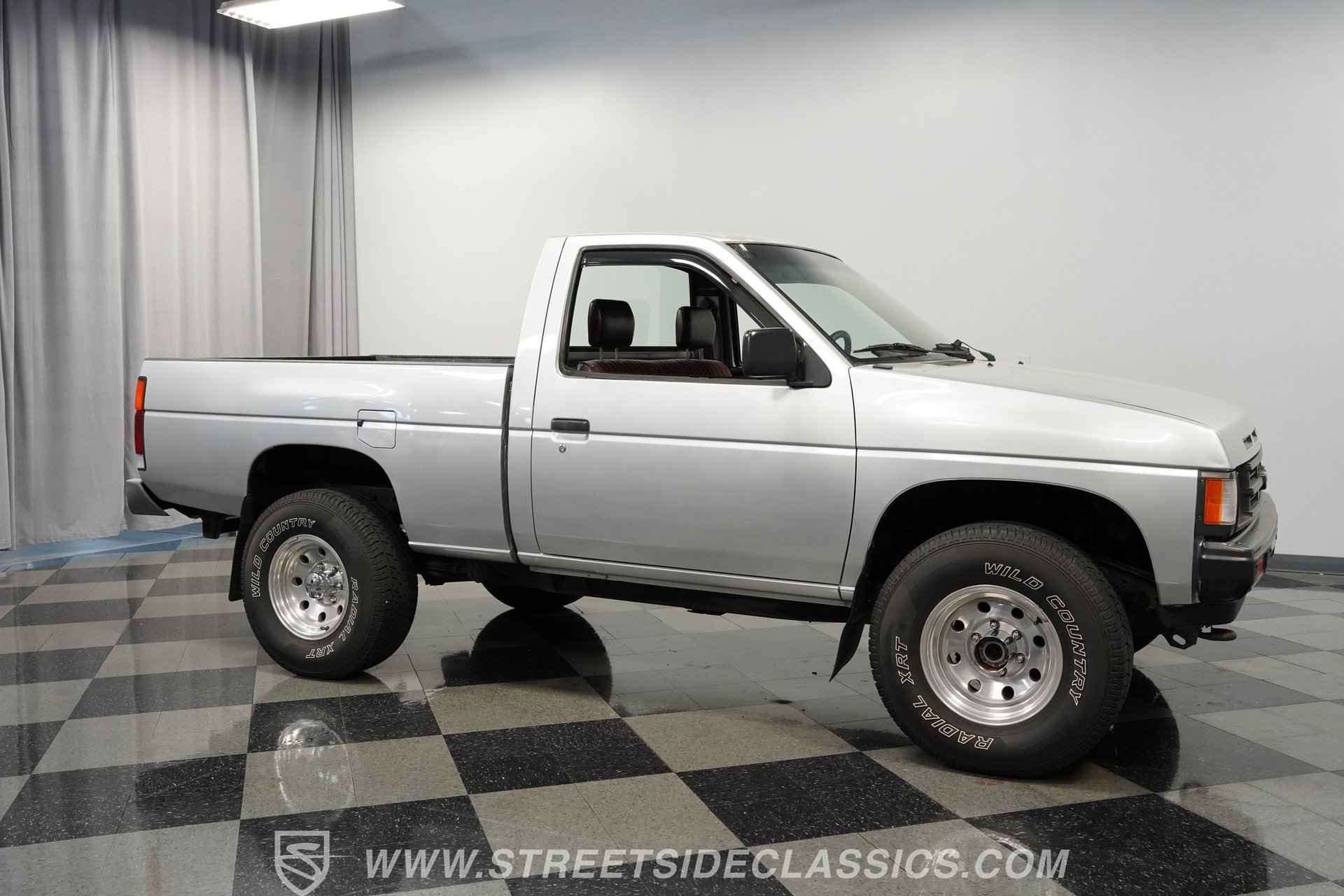 Used 1990 Nissan Pickup 4x4 Regular Cab image 16