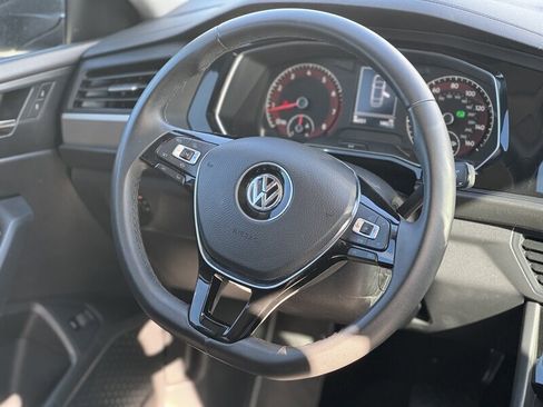 Used 2020 Volkswagen Jetta SE image 4