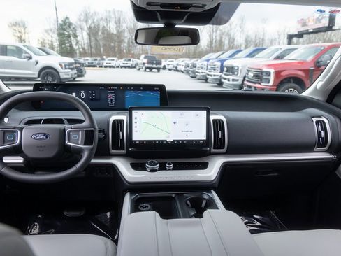 New 2026 Ford Expedition Active image 21