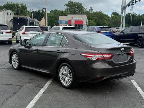 Used 2018 Toyota Camry XLE FWD image 11