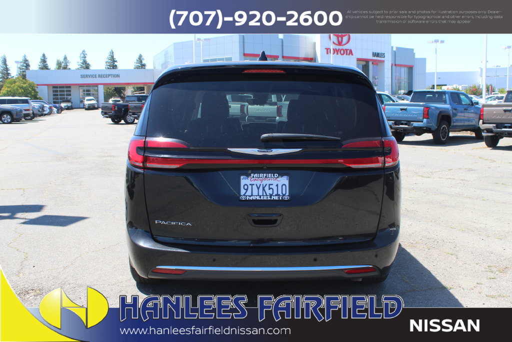Used 2023 Chrysler Pacifica Touring-L FWD image 8