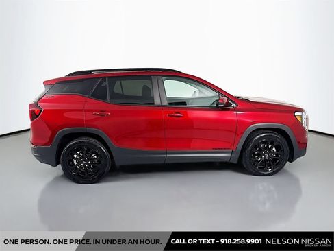 Used 2022 GMC Terrain SLE w/ Driver Convenience Package FWD image 4