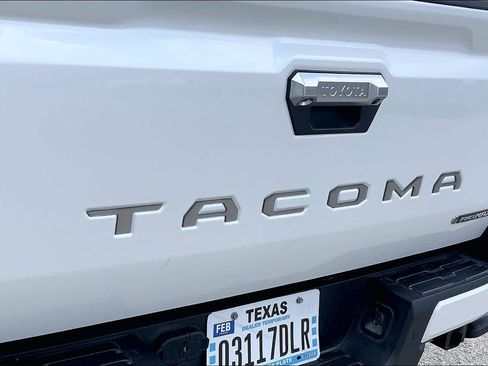 Used 2025 Toyota Tacoma Limited AWD/4WD image 30