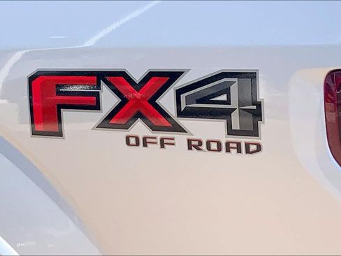 Used 2017 Ford F150 Platinum w/ Equipment Group 701A Luxury AWD/4WD image 9