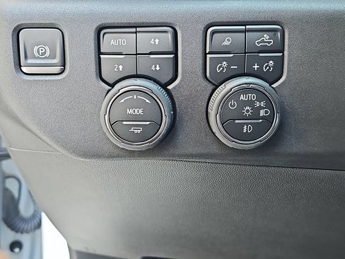 Certified 2024 Chevrolet Silverado 1500 LT Trail Boss w/ Convenience Package II AWD/4WD image 29