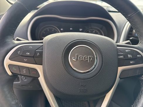 Used 2015 Jeep Cherokee Limited w/ Luxury Group image 38