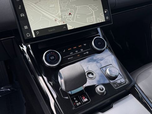 Used 2023 Land Rover Range Rover Sport SE image 18