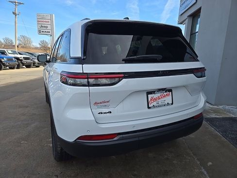 New 2026 Jeep Grand Cherokee Altitude image 8