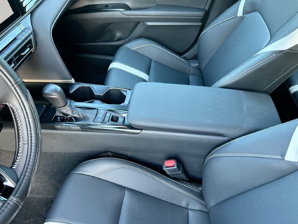 Used 2025 Toyota Camry SE FWD image 29