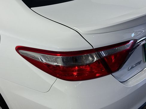 Used 2017 Toyota Camry SE image 35