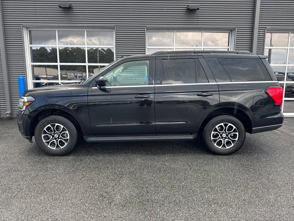 Used 2024 Ford Expedition XLT AWD/4WD image 2